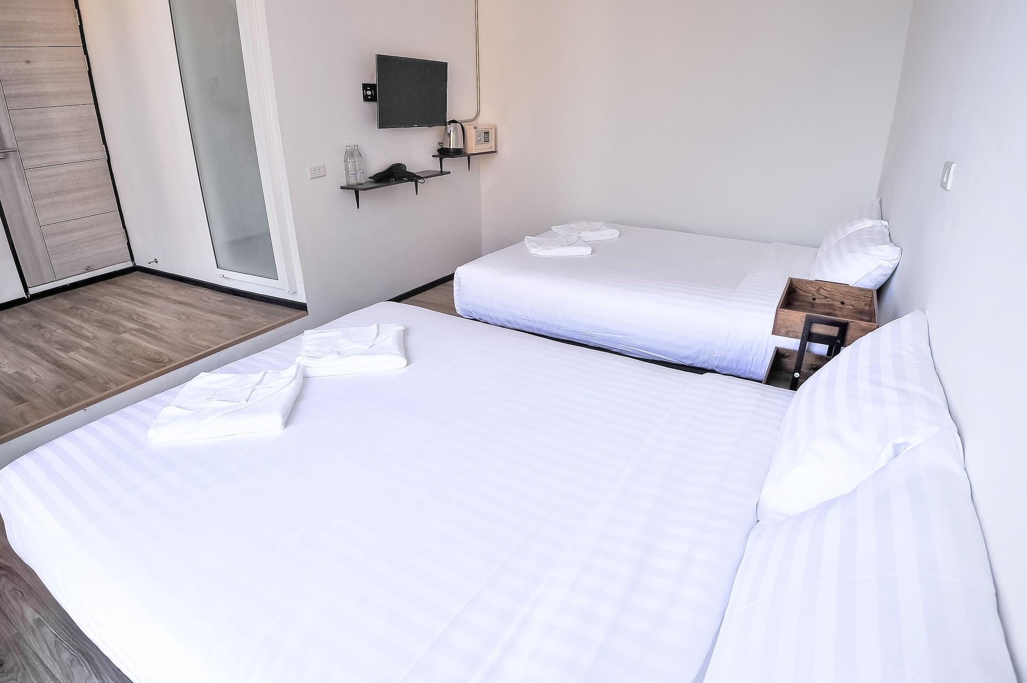 Glur Phuket Patong Beach Esterno foto